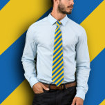 Corbata Bandera lisa de Ucrania personalizado<br><div class="desc">Bandera ucraniana Profesional y elegante corbata de cuello de oficina con un clásico fondo de patrón de rayas azules y amarillas, impresión de doble cara. Esta plantilla de corbata presenta un sencillo diseño de patrón azul y amarillo de la bandera ucraniana. Crea tus propios regalos personalizados con este sencillo producto...</div>