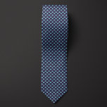Corbata Beaker de química azul<br><div class="desc">Esta corbata distintiva de diseño de batidor de química hace una declaración de moda ideal para un químico, un estudiante de química, un profesor de química o cualquier persona que trabaje en un laboratorio. Asegúrese de comprobar nuestros calcetines coincidentes con el mismo diseño para crear un divertido combo de regalo....</div>