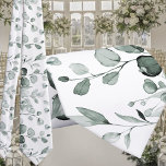 Corbata Boda de verde de eucalipto de sabio plateado<br><div class="desc">Una corbata de cuello boda verde y blanco con un toque de agua pintada con eucaliptos de color agua y un detalle exquisito en un verde salvia acuoso con un fondo blanco puro. Una clásica corbata de cuello boda verde.</div>