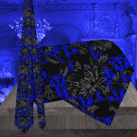 Corbata Boda gótico Black & Blue Floral Damask<br><div class="desc">Un dramático empate de cuello azul y negro boda con damasco floral mezclado con florales negras y grises. Hace una perfecta corbata de cuello para novio y novio.</div>