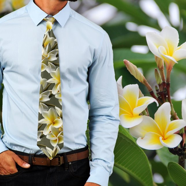 Corbata Boda tropical de flores de plumeria amarilla (Subido por el creador)