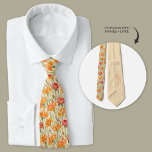 Corbata Boho Carnation Boda Neck Tie<br><div class="desc">Imaginen un cálido día de primavera o verano, la suave brisa con el delicado aroma de las flores florecientes mientras tú y tus seres queridos se reúnen para celebrar su unión en un pintoresco entorno al aire libre. El "Boho Carnation Boda Neck Tie" encarna este momento encantador, mezclando sin fisuras...</div>