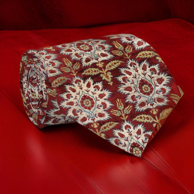 Corbata Borgoña turca del siglo XVII en blanco (Subido por el creador)