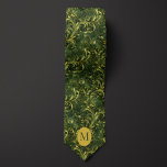 Corbata Botánica Moss Green y Gold<br><div class="desc">Haga una declaración con nuestro Moss Green y el Oro Botanical Neck Tie. La combinación de verde musgo y oro,  junto con el diseño botánico,  exudan elegancia y estilo. Póngalo con nuestros calcetines a juego para un aspecto coordinado y lujoso.</div>
