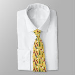 Corbata Botellas de Cerveza Ilustraciones Golden Yellow Pa<br><div class="desc">Ya sea que vendas cerveza o simplemente te guste tomarla,  muestra tu pasión por esta bebida con esta corbata ilustrada. La corbata con estampado tiene ilustraciones de botellas de cerveza montadas en un fondo amarillo dorado acentuado con burbujas de color crema y coloridas.</div>