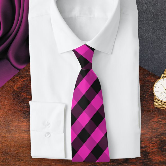 Corbata Bright Pink Festive Buffalo Check Plaid Patterned (A vibrant pink and black tie with a buffalo plaid pattern)