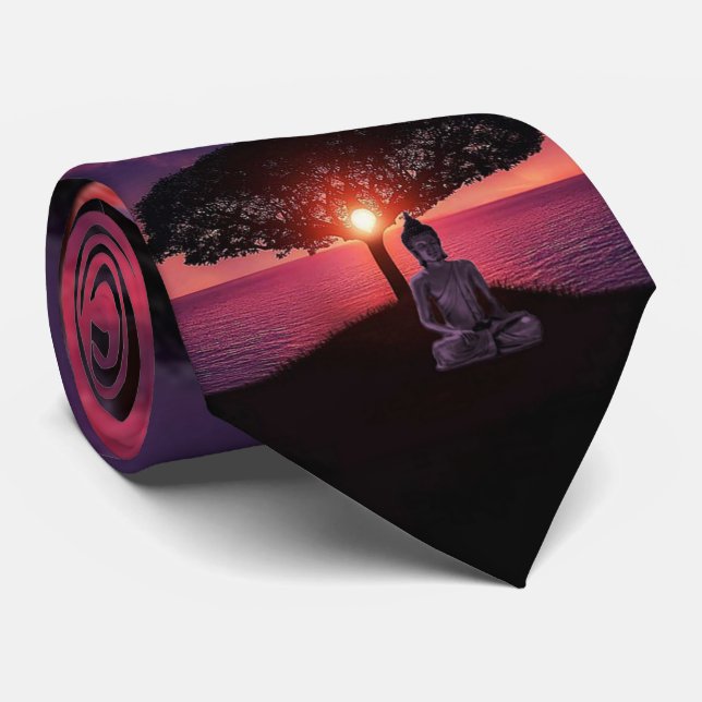 Corbata Buda en el cielo rojo de la noche (Enrollado)