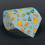 Corbata Calabaza de caída y patrón de cizallamiento Verde<br><div class="desc">Presentamos la colección "Trazo de calabaza y calabaza de otoño en Verde azulado", una combinación perfecta de colores cálidos y vibrantes. Esta colección presenta calabazas y calabazas hermosamente ilustradas en ricos naranjas, amarillos y verdes, ambientadas con un fondo verde azulado de moda. Ideal para los amantes de la temporada de...</div>