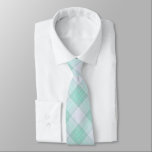 Corbata Canto de cuello verde y blanco<br><div class="desc">Elegante corbata verde menta y blanco. Un gran patrón lujoso y audaz que es muy versátil,  bueno para usar en la oficina o en la noche,  con un traje o jeans esta gran corbata seguramente será un éxito. Hace una gran idea de regalo.</div>