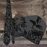 Corbata Carbón de carbón vegetal de Boda negro<br><div class="desc">Una corbata negra de cuello boda floral con una vintage vina floral negra en un fondo negro. Los gráficos de viñeta tienen un fondo transparente,  por lo que puede seleccionar un color de su elección para el fondo,  en lugar de negro,  en la Herramienta de diseño.</div>