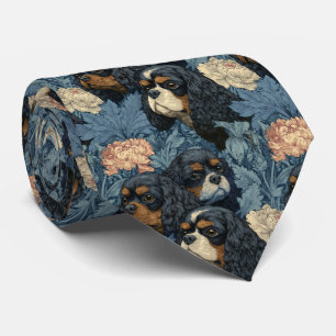 Corbata Cavalier King Charles Spaniels en jardín vintage