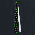 Corbata Chanukkah y navidad<br><div class="desc">Jánuca y el navidad juntos es perfectos para las familias interconfesionales que celebran ambos días de fiesta. Atracción de un menorah del chanukah delante de un árbol de navidad que pone en evidencia el alcohol de los días de fiesta.</div>