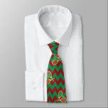 Corbata Chevron Zig Zag Ruby Red Green Navidades Tenis<br><div class="desc">Patrón clásico de chevron,  color rojo lux ruby nórdico escandinavo y verde con raquetas y pelotas de tenis de Relieve metalizado de oro falsas. Chevron zigzag v dio forma a un patrón tradicional de Navidades estéticos de boda boho. Navidades de tenis Patrón navideño navideño</div>