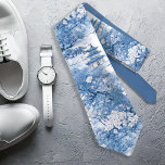 Corbata Chinoiserie Boda Pattern Floral ID1094<br><div class="desc">Esta corbata llamativa tiene la elegancia atemporal de una paleta clásica azul y blanco y el hermoso fondo de estilo Chinoiserie para coordinarse con nuestra suite boda Chinoiserie. La colección presenta motivos sofisticados y delicados inspirados en la porcelana tradicional china, creando una estética refinada y romántica. Desde invitaciones bellamente diseñadas...</div>
