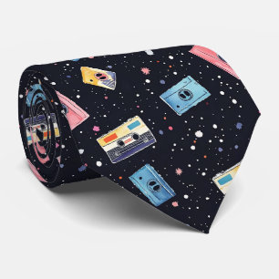 Corbata Cintas de cassette retro en espacio cósmico