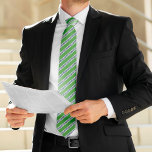Corbata Clásico de franjas verdes y navales<br><div class="desc">Diseño de rayas clásicas que se puede personalizar fácilmente para el regalo de un padre,  regalos para fiestas de boda para sus padrinos,  eventos corporativos,  etc</div>
