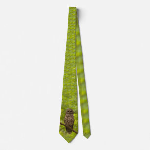 Corbata Colocación hacia fuera en el lazo verde