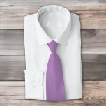 Corbata Color claro macizo púrpura violeta africano<br><div class="desc">Diseño violeta de color claro y macizo de color púrpura africano.</div>