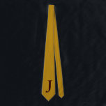 Corbata color oro antiguo con monograma<br><div class="desc">Esta corbata clásica de color sólido "oro antiguo" tiene un "J" marrón y está lista para la personalización con sus iniciales gracias al trabajo de la diseñadora Alma Wad.</div>