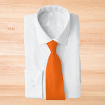 Corbata Color sólido tigre naranja<br><div class="desc">Color sólido del tigre naranja. Este tono audaz y enérgico captura el espíritu de vitalidad y emoción. Es un naranja intenso, casi eléctrico con la cantidad correcta de calidez y brillo. Su audacia lo convierte en un color destacado que sin duda captará la atención. Este tono dinámico funciona muy bien...</div>