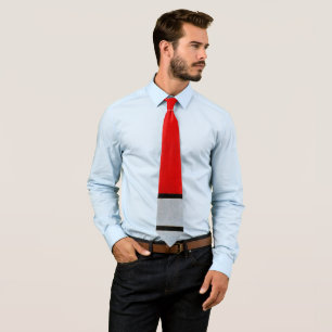 Corbata Composición con un plano rojo grande