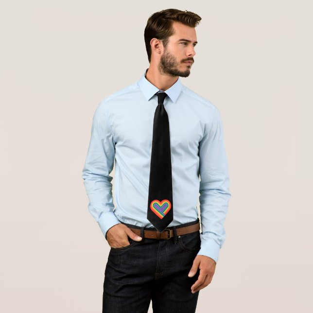 Corbata con corazón de arcoíris de orgullo (In situ)