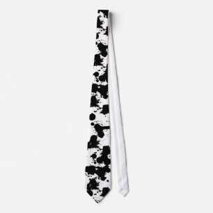 Corbata con diseño único de salpicaduras negras