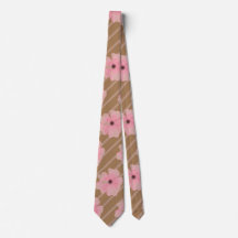 Corbata con flores rosadas y rayas
