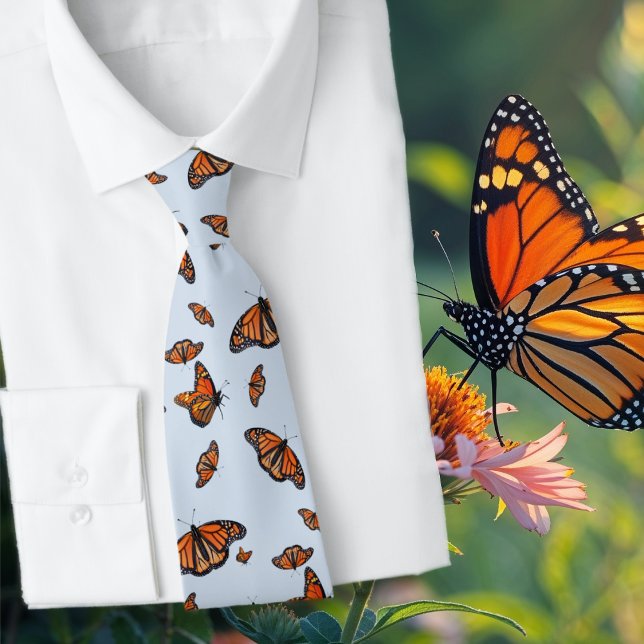 Corbata con patrón de mariposas monarca (Subido por el creador)