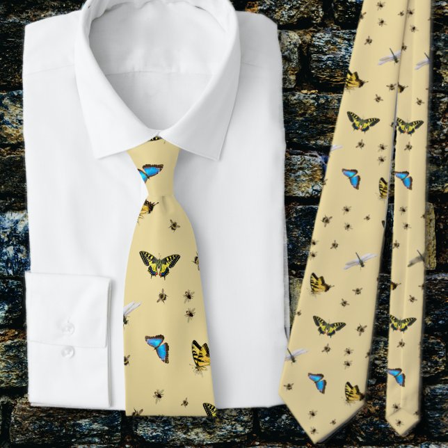 Corbata con patrón de mariposas y abejas (Subido por el creador)