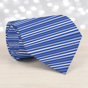 Corbata con rayas de color azul