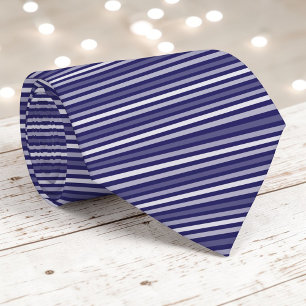 Corbata con rayas de color azul marino