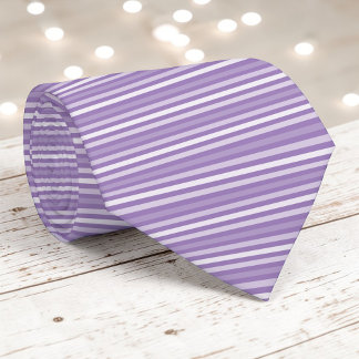 Corbata con rayas de color púrpura lavanda