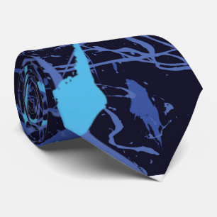 Corbata con salpicaduras de pintura azul
