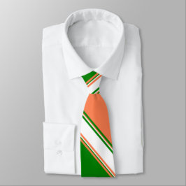 Corbata Coral Green y marfil alternando el taco a rayas