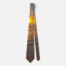 Corbata: Atardecer junto a la playa