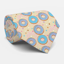 Curioso zapato de nuez de nogal colorido