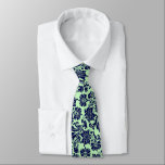 Corbata Damascos florales verdes y azules de la marina<br><div class="desc">Elegantes damascos florales azul marino oscuro sobre el color de fondo verde claro cambiable.</div>