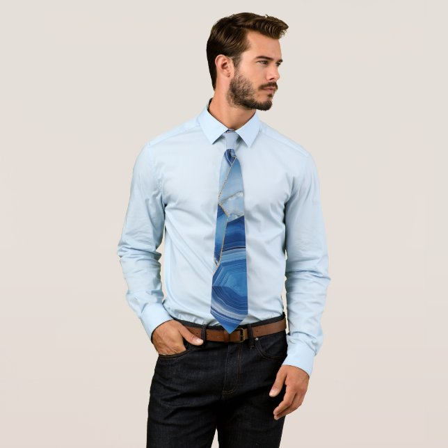 Corbata de arte en vidrio teñido (In situ)