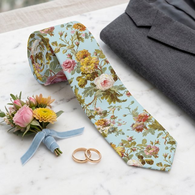 Corbata de clase con rosas antiguas sobre azul cla (Subido por el creador)