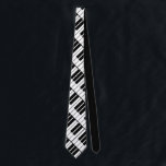 Corbata de cuello de teclas de piano negro y blanc<br><div class="desc">Claves de piano negras y blancas con un patrón de corbata de cuello para pianista. Elegante accesorio para piano,  profesor de piano,  músico,  profesor de escuela de música,  instructor,  fiesta,  gala,  concierto,  orquesta,  etc. Diseño de teclado de instrumentos de música clásica para hombres y mujeres.</div>