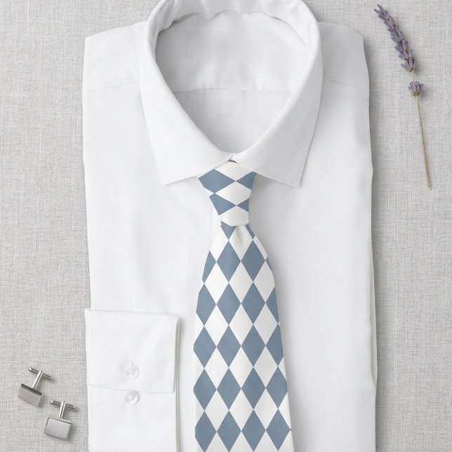 Corbata de diamante arlequín azul polvoriento y bl (Dusty blue and white classic diamond pattern wedding tie.)