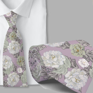 Corbata de flores polvorientas de color malva con 