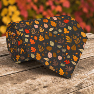 Corbata de hojas de otoño