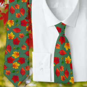 Corbata de otoño verde bosque con patrón de hojas