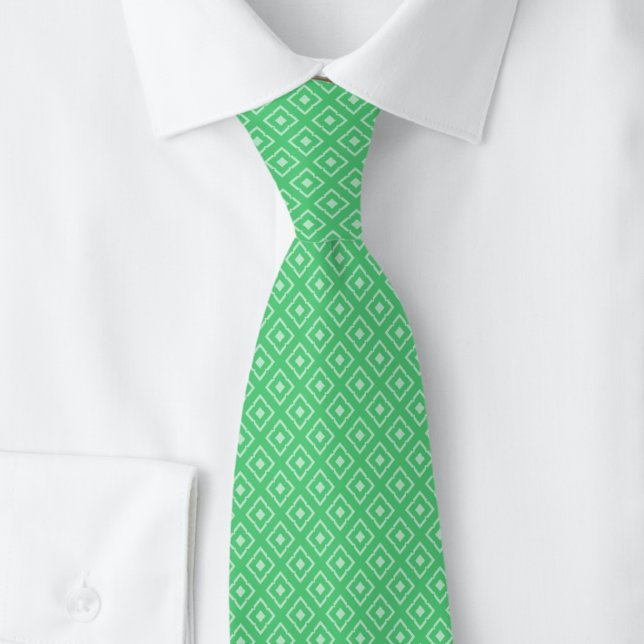 Corbata Diamante con muescas de esmeralda (Subido por el creador)