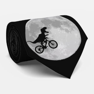 Corbata Dinosaurio en bicicleta en cielo con luna