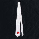 Corbata Diseño rojo y blanco del corazón del amor<br><div class="desc">Un corazón rojo brillante en un fondo blanco.</div>