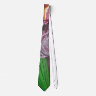 Corbata Dos tulipanes contra fondo rojo