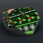 Corbata Dulce Navidades feos<br><div class="desc">Comparte algunas risas esta temporada navideña con este divertido "Suéter Navidad Feo" en rojo festivo, verde, blanco y marrón. Dos renos saltando, entre un árbol de vacaciones, hileras horizontales de copos de nieve blancos y otros elegantes patrones decorativos. Esta divertida apariencia de patrón de tejido de suéter de punto cruzado...</div>